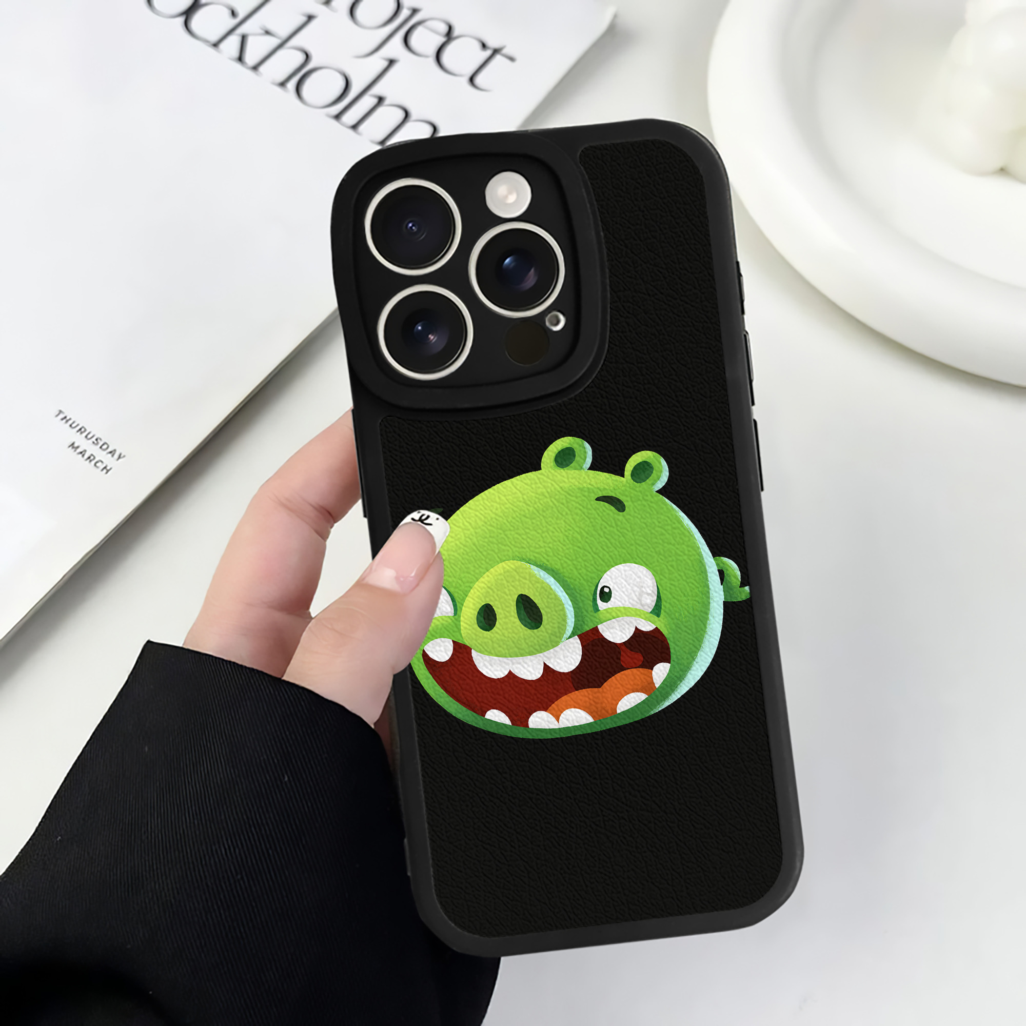 （画像用） Angry Birds アングリーバード 【iPhone 16シリーズ対応】シリコンスマホケース（レザー調） 材質：シリコン